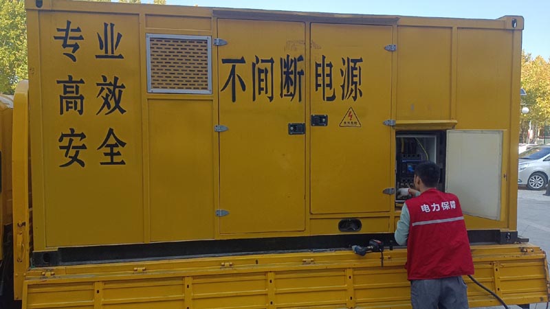 卓尼柴油发电机组和UPS电源配合使用时，如何避免切换过程中的电力中断？